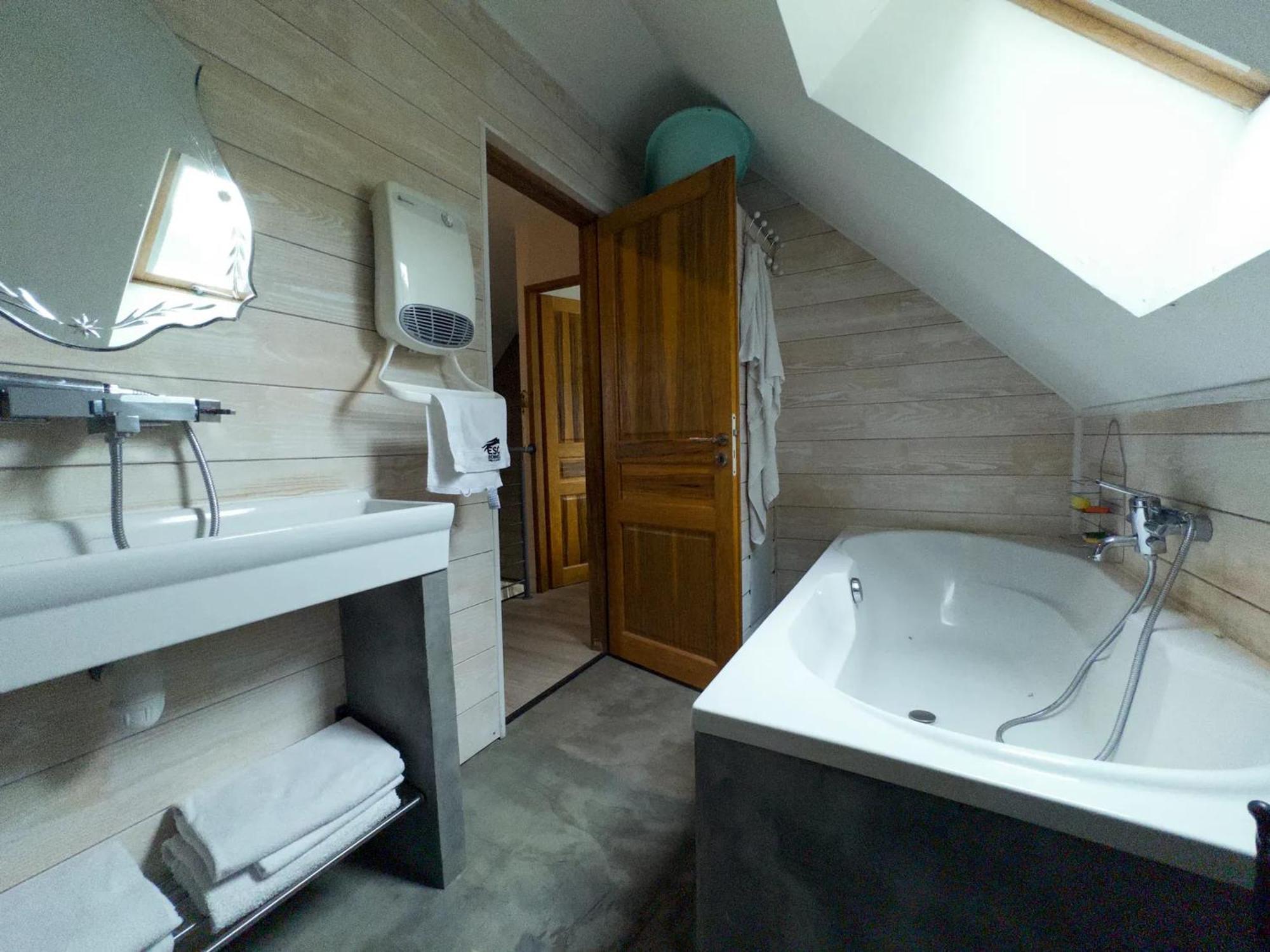 Chalet Chaleureux A Marigny-L'Eglise Avec Vue Sur Lac Et Montagne Exterior foto